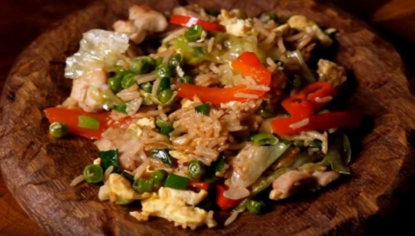 Как приготовить жареный рис с овощами и яйцом на сковороде вкусно по простым рецептам
Как приготовить жареный рис с овощами и яйцом на сковороде вкусно по простым рецептам