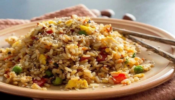 Как приготовить жареный рис с овощами и яйцом на сковороде вкусно по простым рецептам
Как приготовить жареный рис с овощами и яйцом на сковороде вкусно по простым рецептам