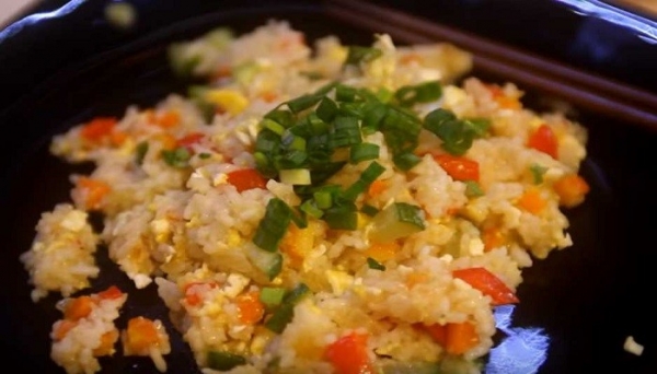 Как приготовить жареный рис с овощами и яйцом на сковороде вкусно по простым рецептам
Как приготовить жареный рис с овощами и яйцом на сковороде вкусно по простым рецептам