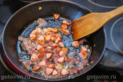 Греческий омлет с помидорами, маслинами и брынзой