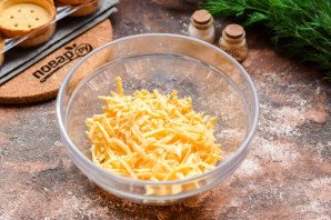 Тарталетки с беконом и сыром