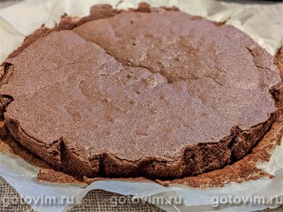 Шоколадный торт с шоколадно-кофейным кремом и ягодной прослойкой