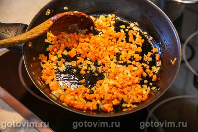 Суп из говядины с помидорами и консервированным зеленым горошком Суп из говядины с помидорами и консервированным зеленым горошком