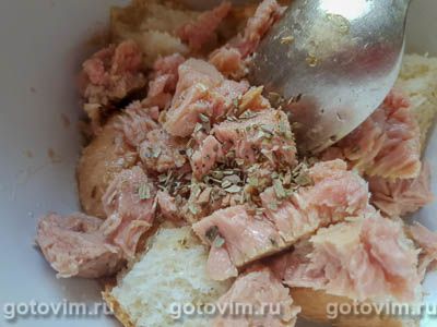 Фаршированный перец с тунцом по сырной корочкой, запеченный в духовке Фаршированный перец с тунцом по сырной корочкой, запеченный в духовке