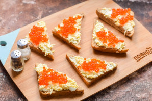 Бутерброды с плавленым сыром и икрой