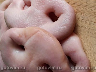 Свиные пятачки в пряном маринаде с имбирем и соевым соусом
