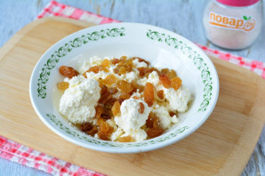 Рулет из лаваша с творогом и изюмом