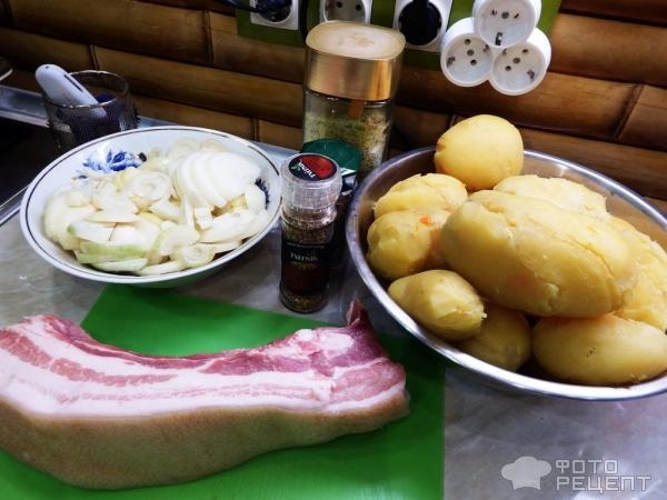 Рецепт: Жареная свиная грудинка с картошкой и луком - вкусно и по-домашнему Рецепт: Жареная свиная грудинка с картошкой и луком - вкусно и по-домашнему