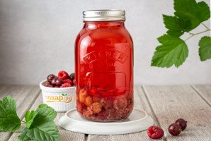 Компот из крыжовника с малиной Компот из крыжовника с малиной