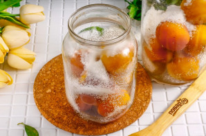 Компот из персиков с косточкой на зиму Компот из персиков с косточкой на зиму