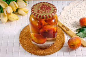 Компот из персиков с косточкой на зиму Компот из персиков с косточкой на зиму
