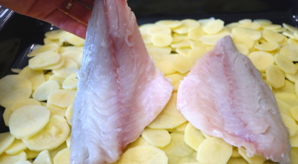 Рыба с картофелем в духовке , пошаговый рецепт с фото Рыба с картофелем в духовке , пошаговый рецепт с фото