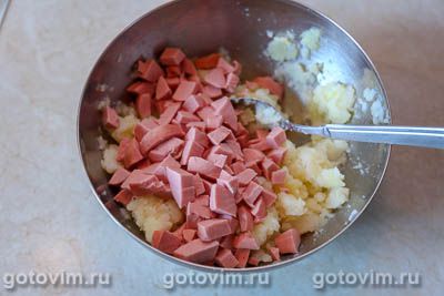 Картофельные котлеты из пюре с колбасой и сыром Картофельные котлеты из пюре с колбасой и сыром