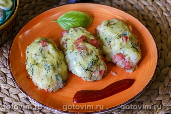 Картофельные котлеты из пюре с колбасой и сыром Картофельные котлеты из пюре с колбасой и сыром