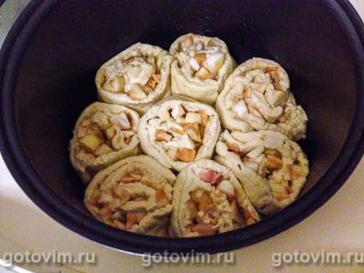 Булочки-завитки с яблоками в мультиварке Булочки-завитки с яблоками в мультиварке