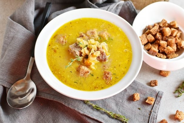 Гороховый суп на мясном бульоне Гороховый суп на мясном бульоне
