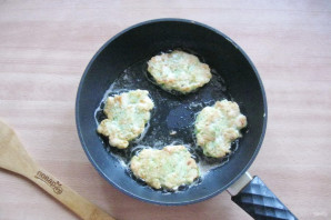Куриные оладьи с брокколи Куриные оладьи с брокколи