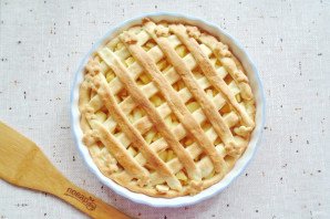 Яблочный пирог с решеткой