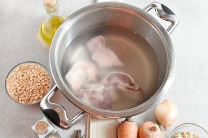 Гороховый суп на мясном бульоне Гороховый суп на мясном бульоне