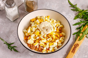 Салат с тунцом, кукурузой и яйцами Салат с тунцом, кукурузой и яйцами