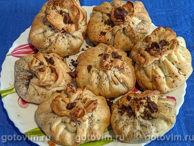Слойки с шоколадом и грушами Слойки с шоколадом и грушами