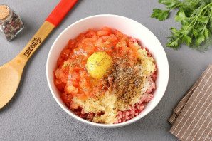 Котлеты с кабачком и помидором Котлеты с кабачком и помидором