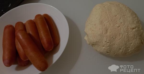 Рецепт: Булочки с сосисками - На скорую руку, для школьного завтрака, из творожного теста. Рецепт: Булочки с сосисками - На скорую руку, для школьного завтрака, из творожного теста.