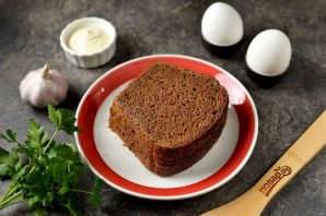 Бутерброды с яйцом и чесноком Бутерброды с яйцом и чесноком