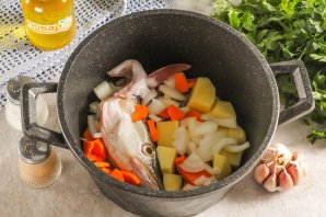 Уха из щуки с пшеном