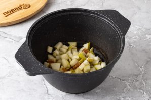 Брускетта с грибами и грушей