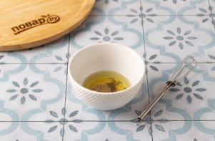 Салат со шпинатом, малиной и фетой
