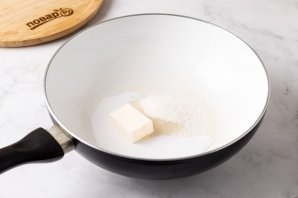 Карамельная овсяная каша на молоке с бананом