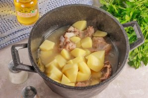 Борщ из говядины со сливочным маслом и уксусом