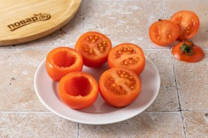 Помидоры, фаршированные сыром и чесноком
