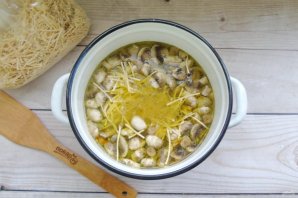 Сливочный суп с курицей и шампиньонами Сливочный суп с курицей и шампиньонами