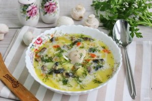 Сливочный суп с курицей и шампиньонами Сливочный суп с курицей и шампиньонами