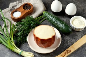 Салат с копченым сыром Салат с копченым сыром