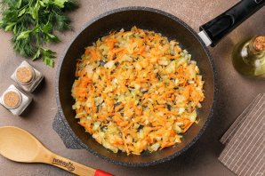 Тушёная капуста с фасолью и курицей