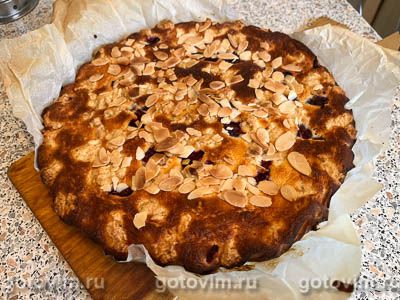 Королевская ватрушка с творогом и вишней Королевская ватрушка с творогом и вишней