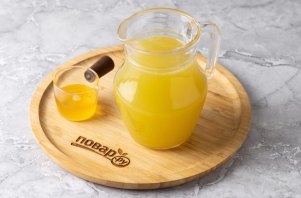 Яблочный лимонад с сиропом бузины и базиликом