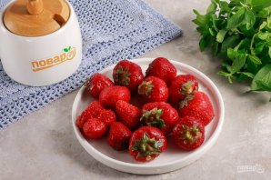 Свежая клубника с сахаром до весны