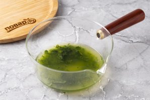 Яблочный лимонад с сиропом бузины и базиликом