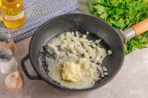 Борщ из говядины со сливочным маслом и уксусом