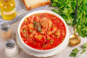 Борщ из говядины со сливочным маслом и уксусом