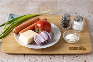 Салат с сосисками, сыром и помидорами Салат с сосисками, сыром и помидорами