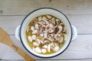 Сливочный суп с курицей и шампиньонами Сливочный суп с курицей и шампиньонами