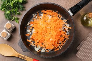 Тушёная капуста с фасолью и курицей