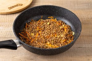 Гречка с овощами и чесноком