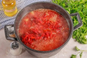 Борщ из говядины со сливочным маслом и уксусом