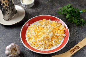 Бутерброды с яйцом и чесноком Бутерброды с яйцом и чесноком